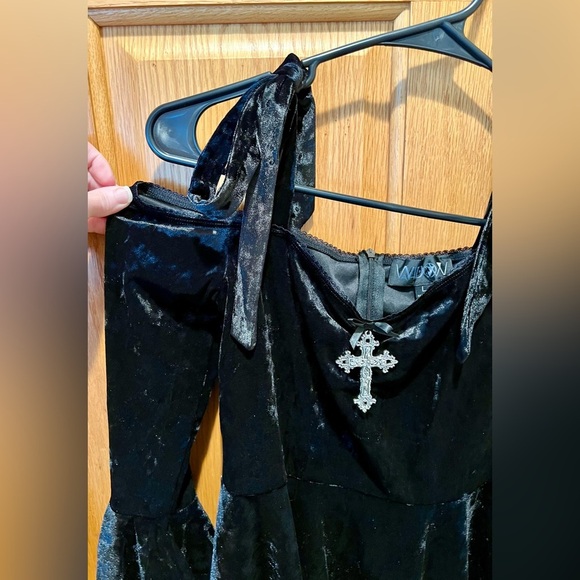 NWT Dolls Kill Widow Nocturnal Elegance Mini Dress in Black Velvet Silver Cross - Picture 9 of 16